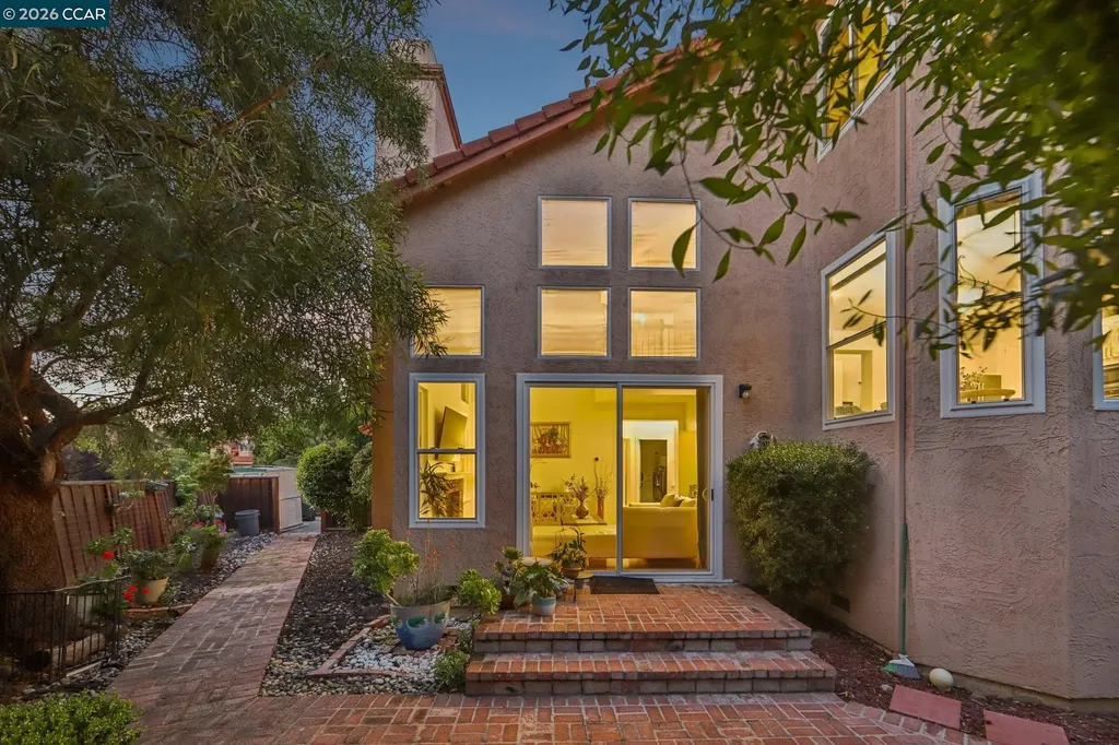 242 El Pueblo Place Clayton CA 94517