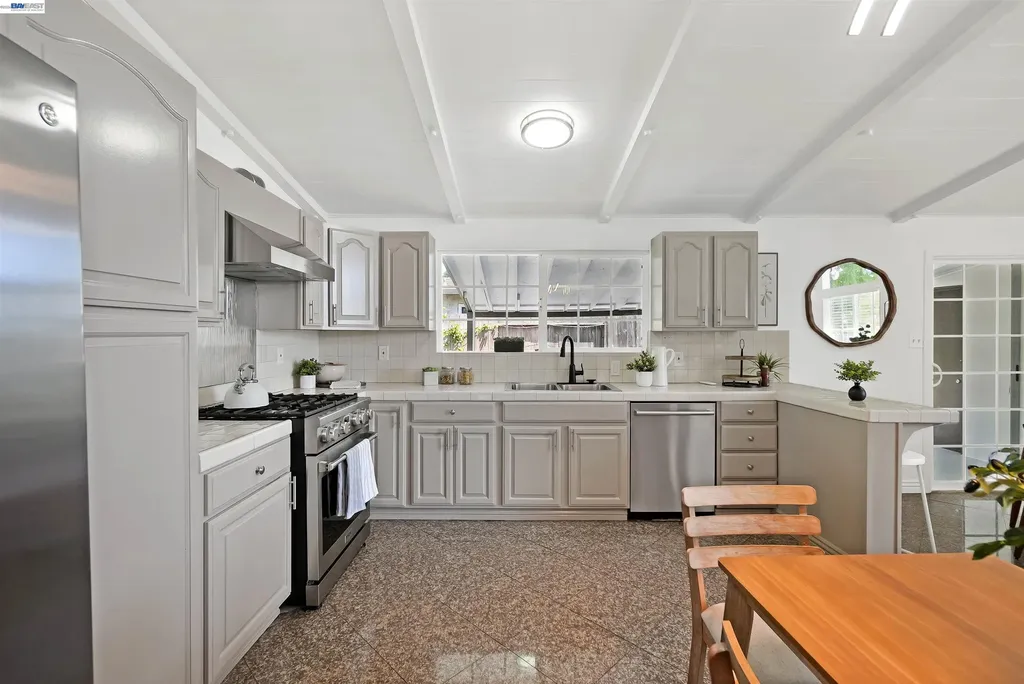 2571 Ocala Street Hayward CA 94545