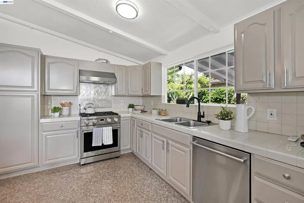 2571 Ocala Street Hayward CA 94545