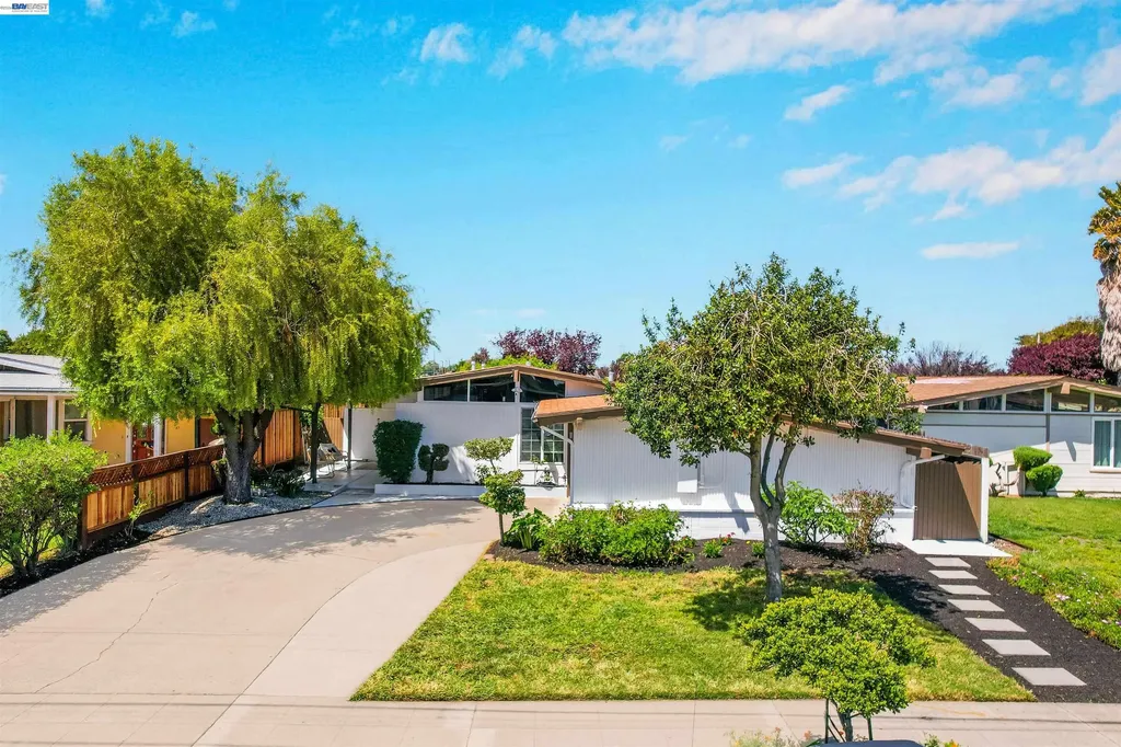 2571 Ocala Street Hayward CA 94545