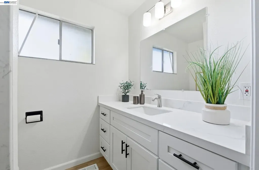 1902 Evergreen Avenue San Leandro CA 94577