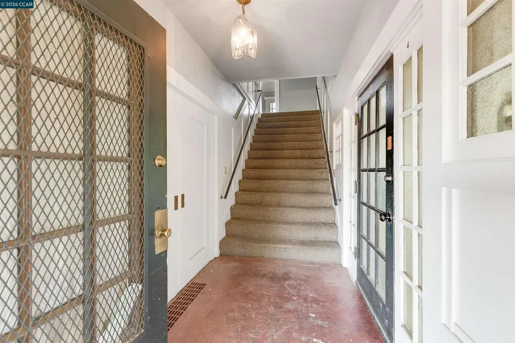 5315 Cole Street Oakland CA 94601