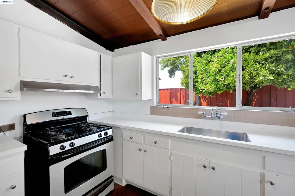 1673 Southgate Street Hayward CA 94545