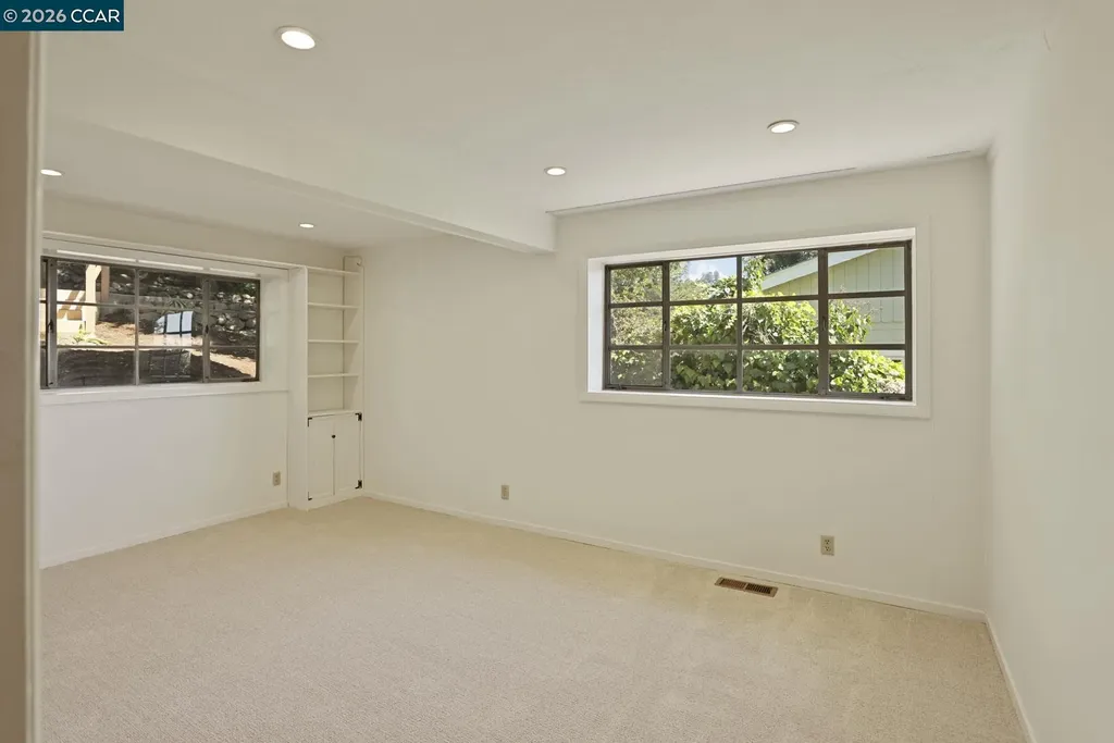5716 Merriewood Drive Oakland CA 94611
