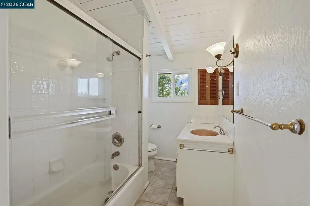 5716 Merriewood Drive Oakland CA 94611