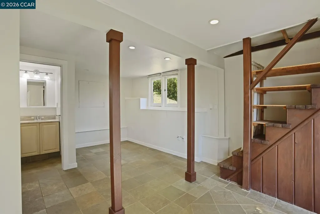 5716 Merriewood Drive Oakland CA 94611