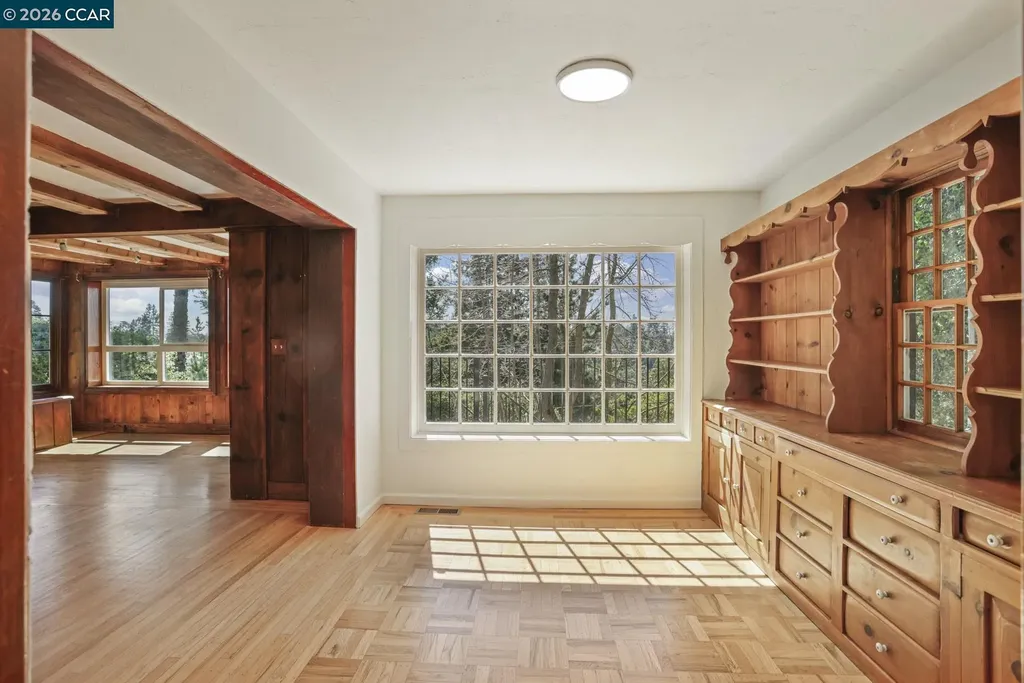 5716 Merriewood Drive Oakland CA 94611