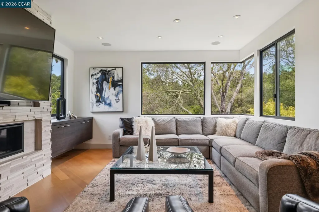 32 Los Dedos Road Orinda CA 94563