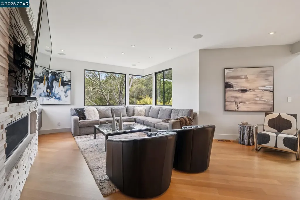 32 Los Dedos Road Orinda CA 94563