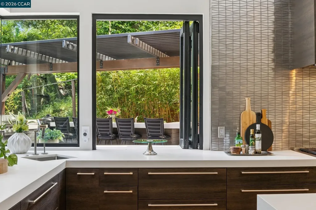 32 Los Dedos Road Orinda CA 94563