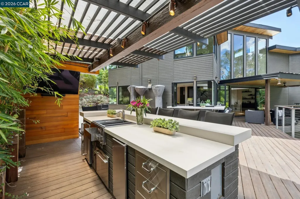 32 Los Dedos Road Orinda CA 94563