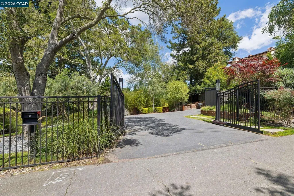 32 Los Dedos Road Orinda CA 94563