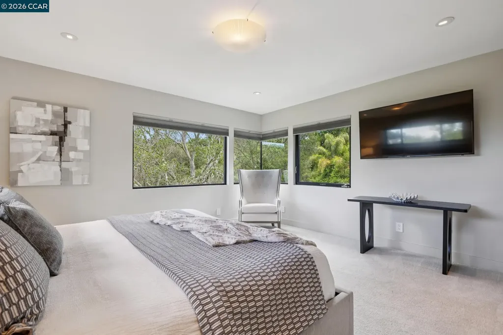 32 Los Dedos Road Orinda CA 94563