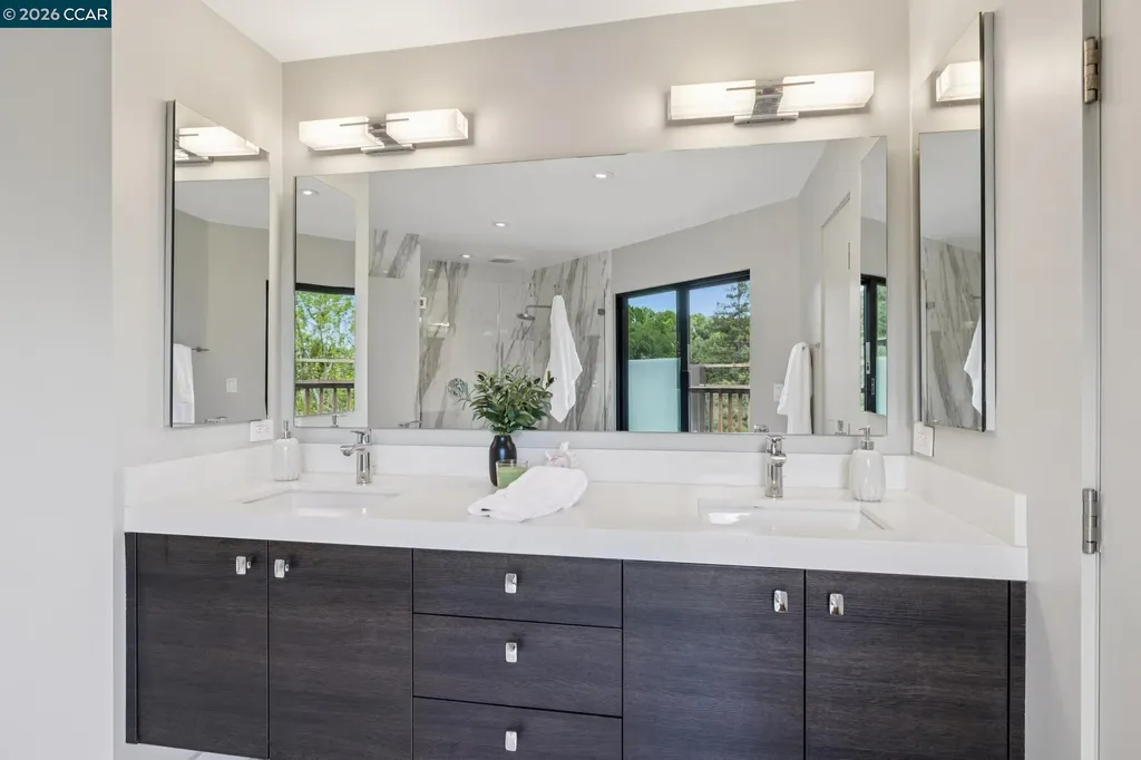 32 Los Dedos Road Orinda CA 94563