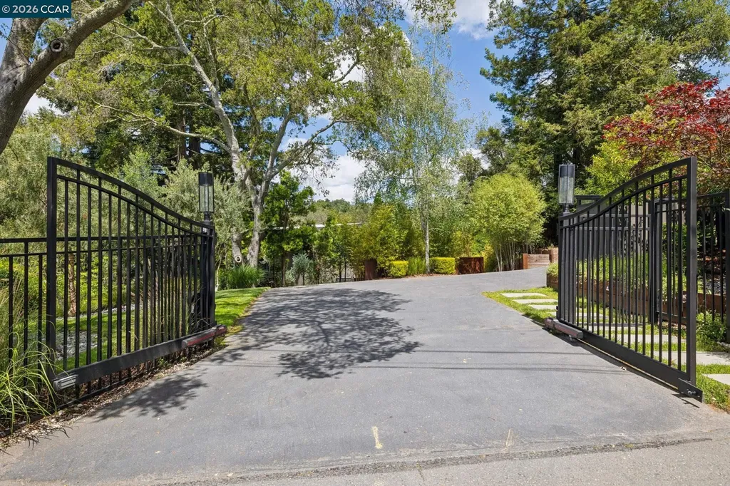 32 Los Dedos Road Orinda CA 94563