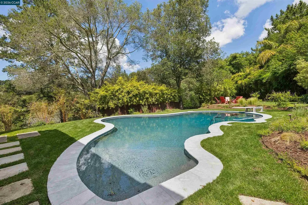 32 Los Dedos Road Orinda CA 94563
