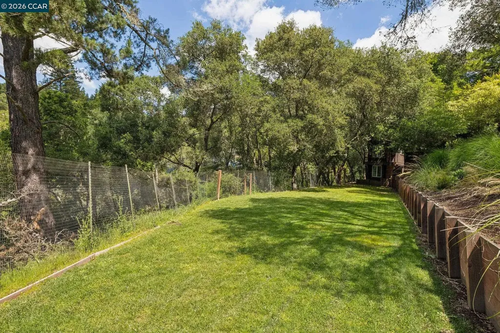 32 Los Dedos Road Orinda CA 94563