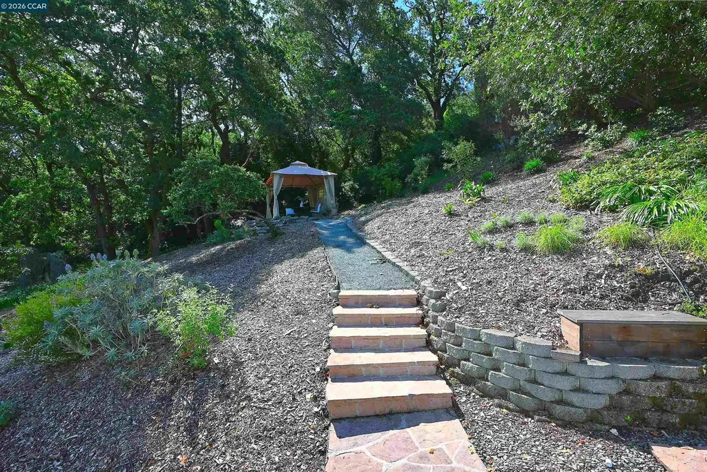 817 Mariposa Road Lafayette CA 94549