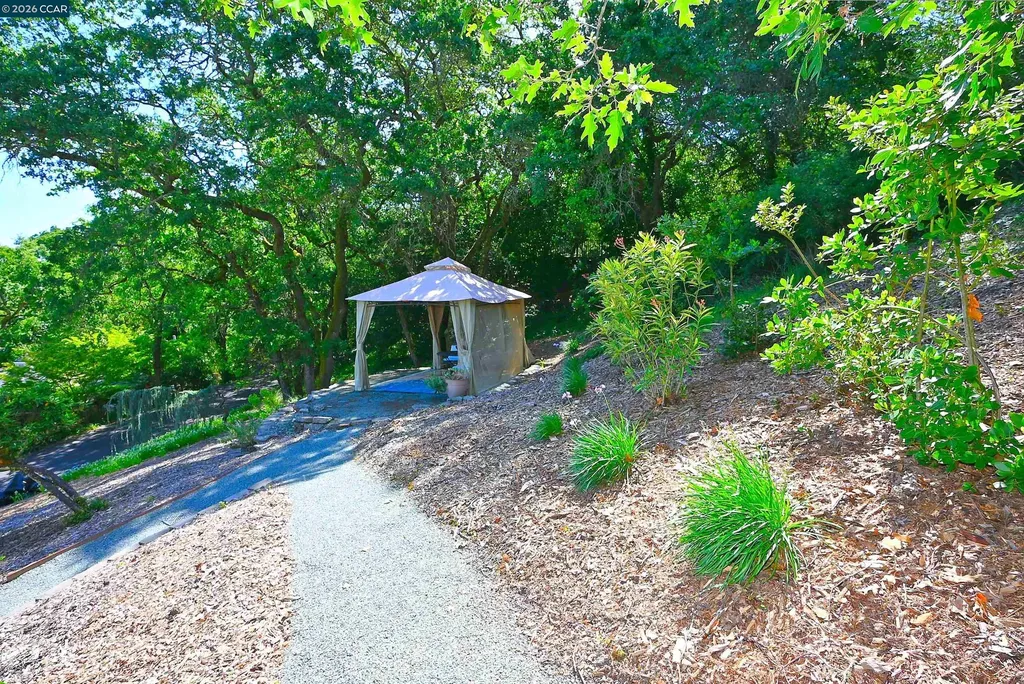 817 Mariposa Road Lafayette CA 94549