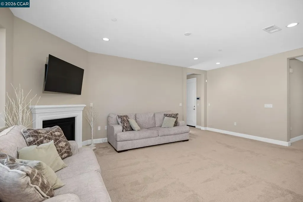 3133 Cortina Bay Point CA 94565