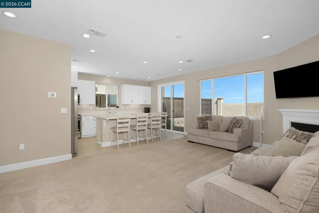 3133 Cortina Bay Point CA 94565