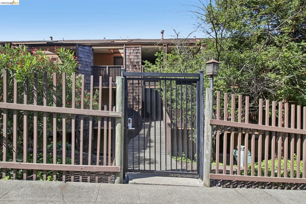 16363 Saratoga Street San Leandro CA 94578