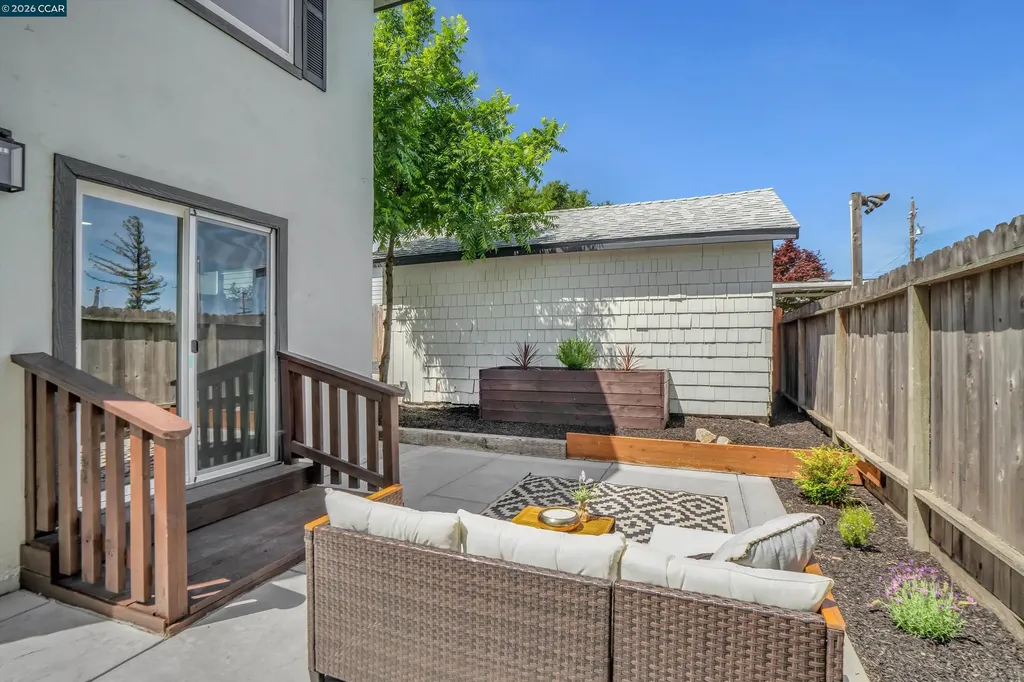 2131 Pomona Avenue Martinez CA 94553