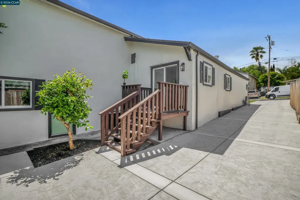 2131 Pomona Avenue Martinez CA 94553