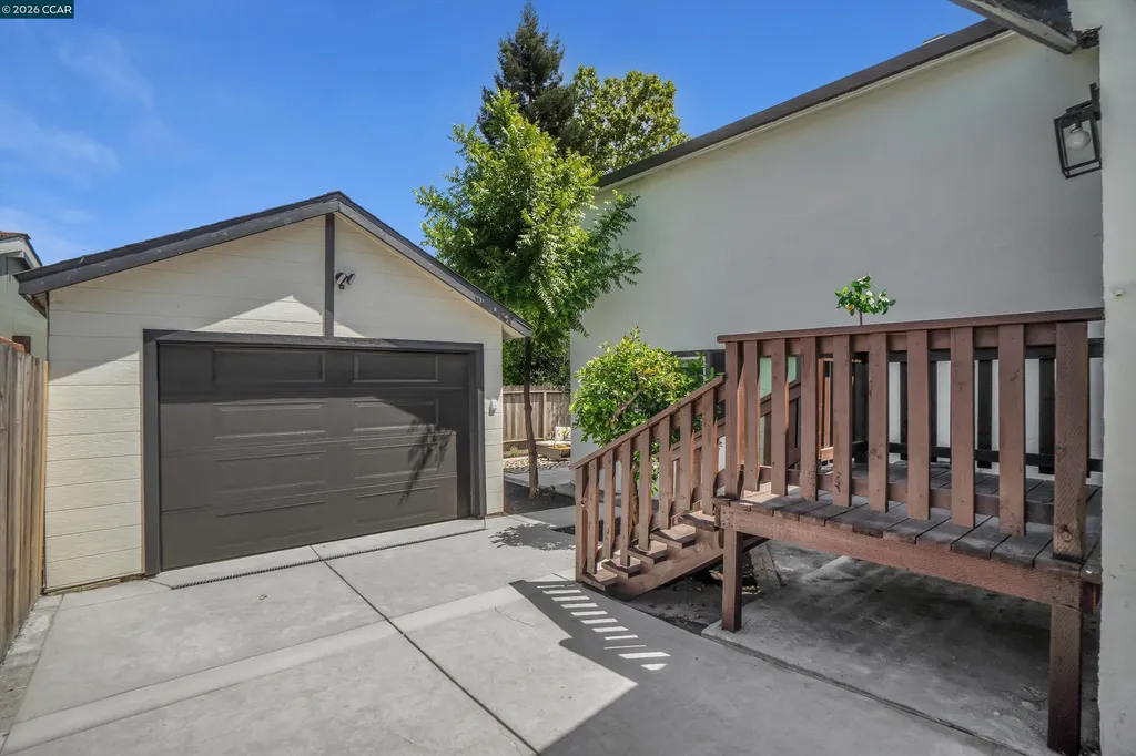 2131 Pomona Avenue Martinez CA 94553