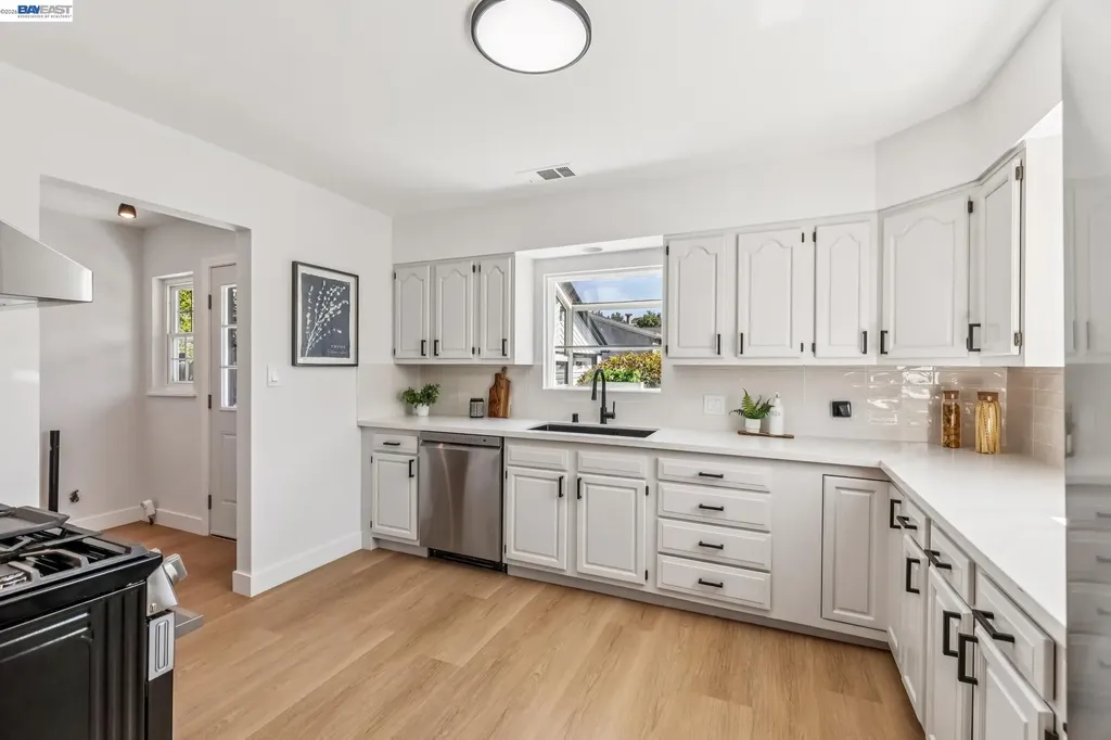 9946 Dante Avenue Oakland CA 94603