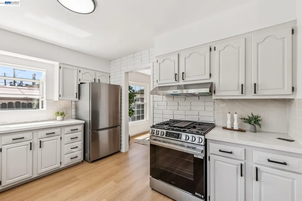 9946 Dante Avenue Oakland CA 94603