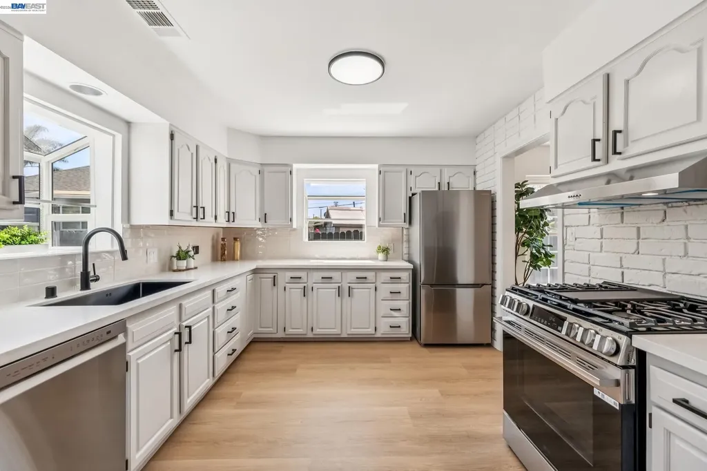 9946 Dante Avenue Oakland CA 94603