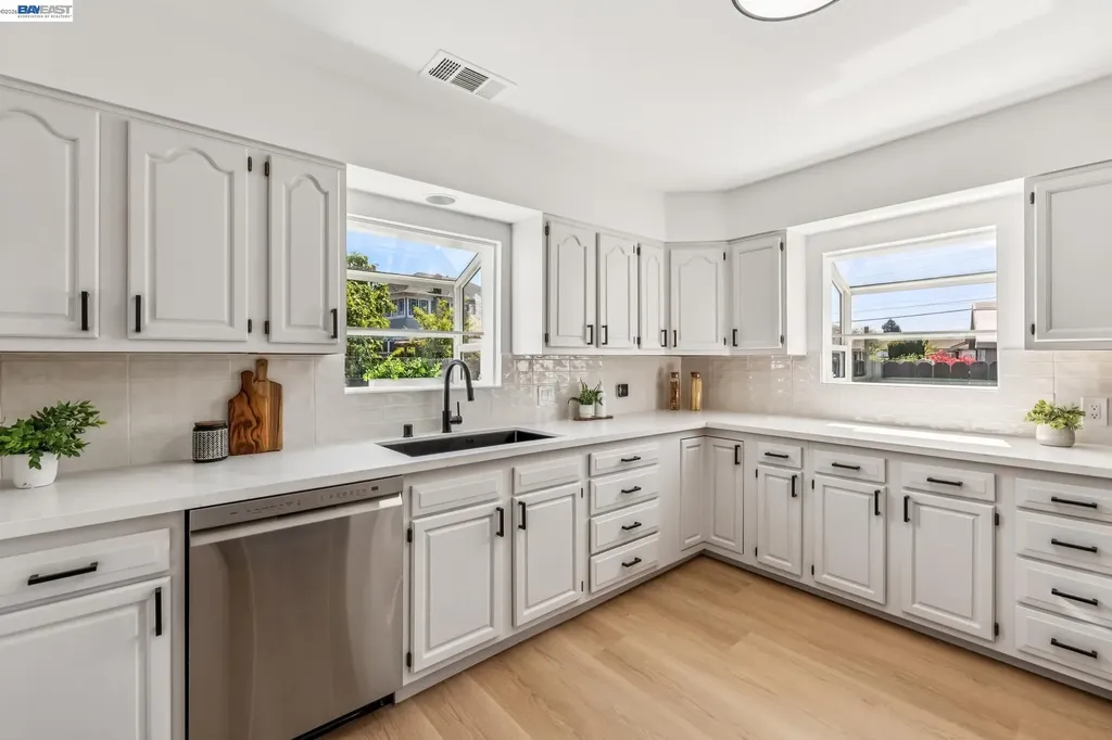 9946 Dante Avenue Oakland CA 94603