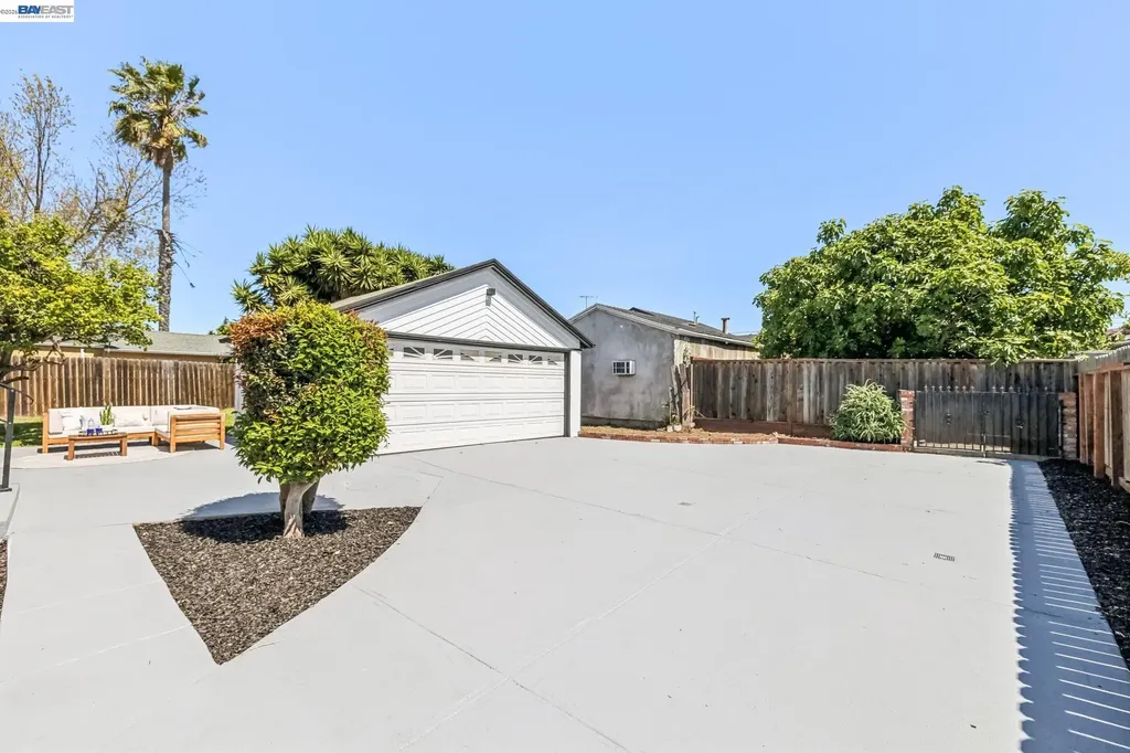 9946 Dante Avenue Oakland CA 94603