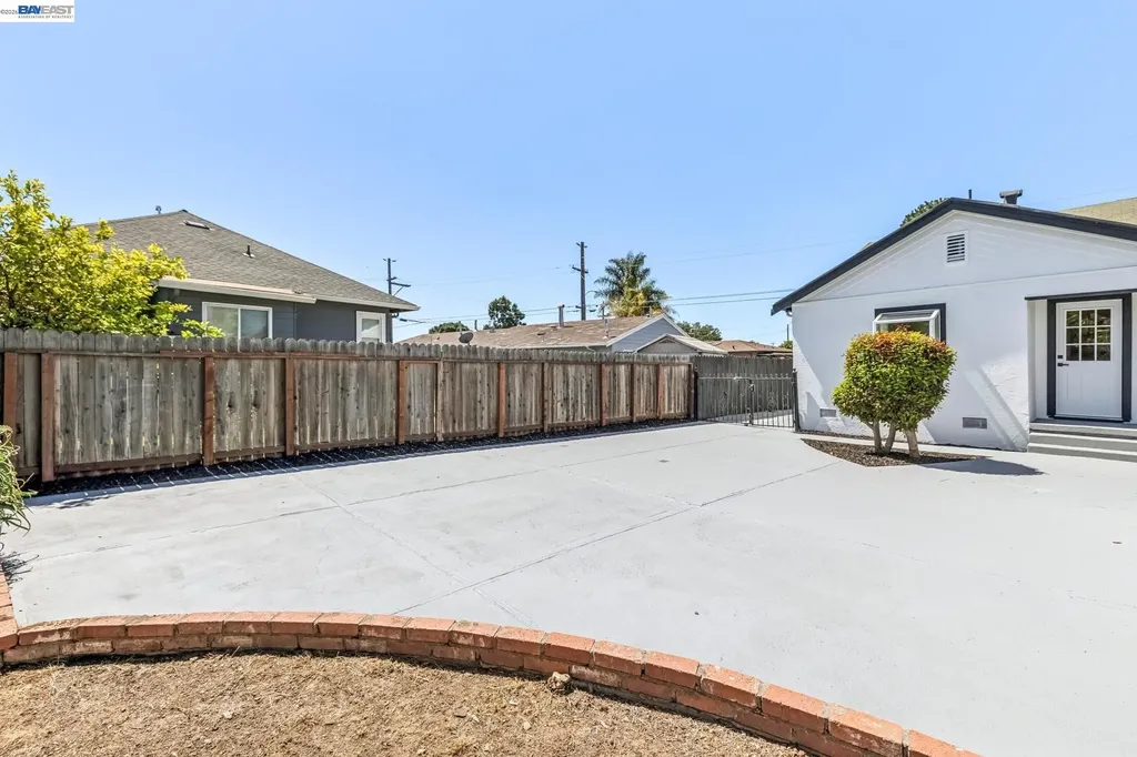 9946 Dante Avenue Oakland CA 94603