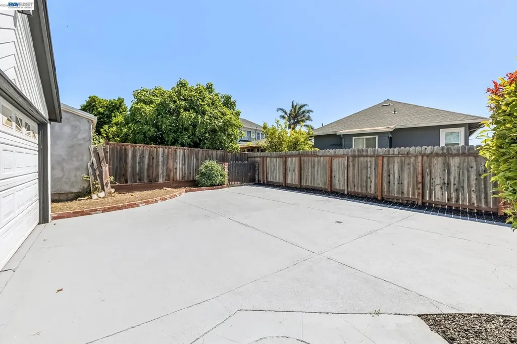 9946 Dante Avenue Oakland CA 94603