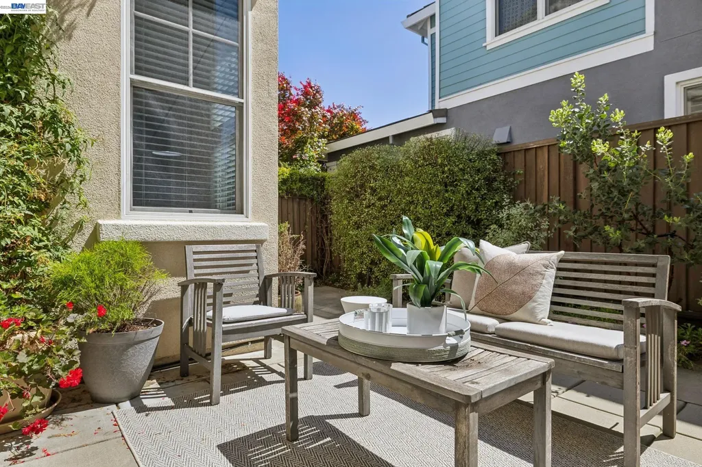 2421 Haile Street Alameda CA 94501