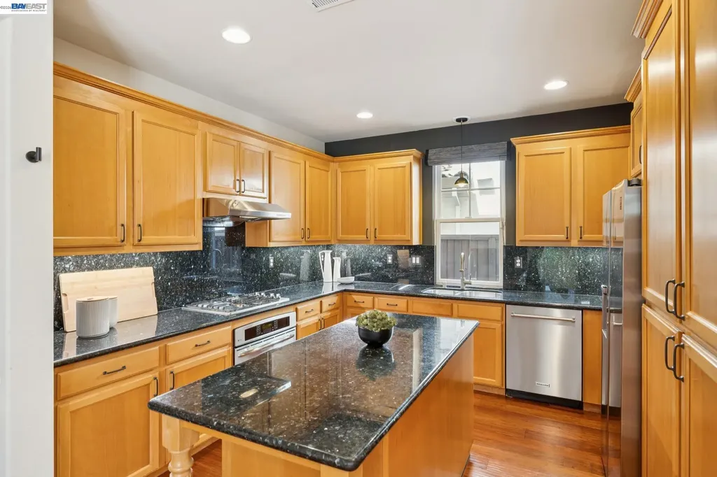 2421 Haile Street Alameda CA 94501