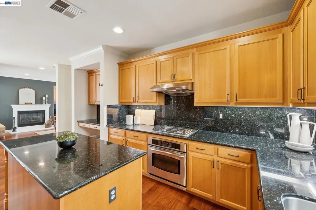 2421 Haile Street Alameda CA 94501