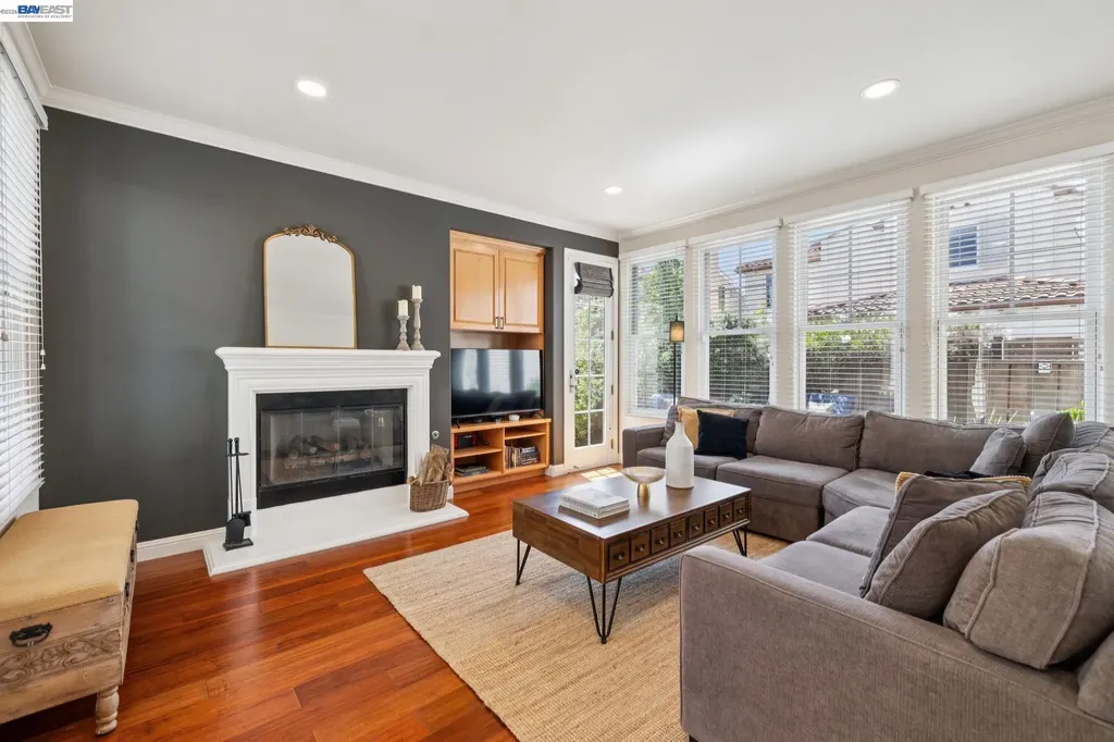 2421 Haile Street Alameda CA 94501