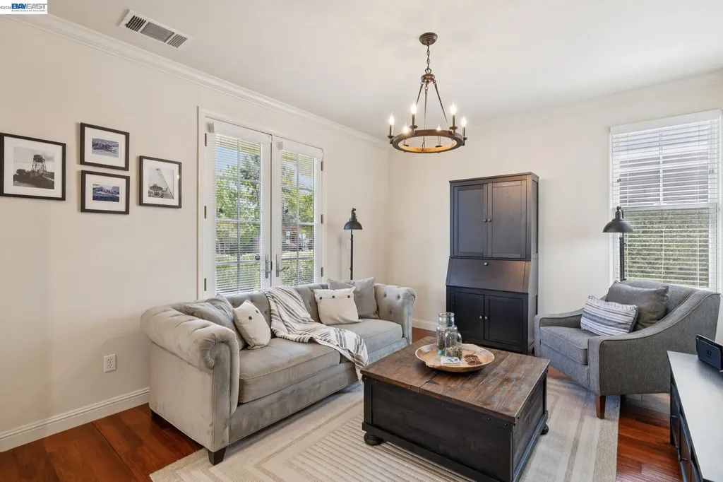2421 Haile Street Alameda CA 94501