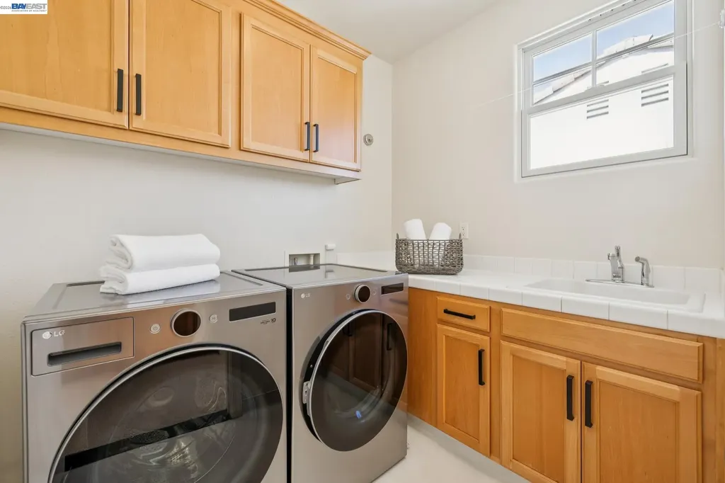2421 Haile Street Alameda CA 94501