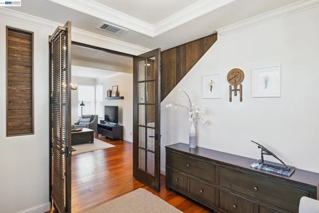 2421 Haile Street Alameda CA 94501