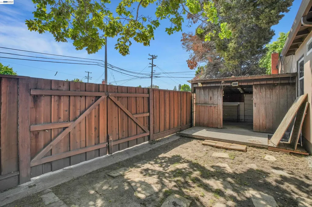 16188 Yale Avenue Ashland CA 94580