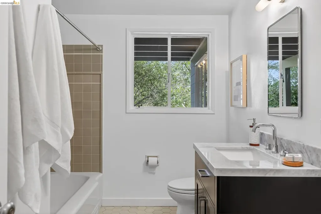 5727 La Salle Avenue Oakland CA 94611