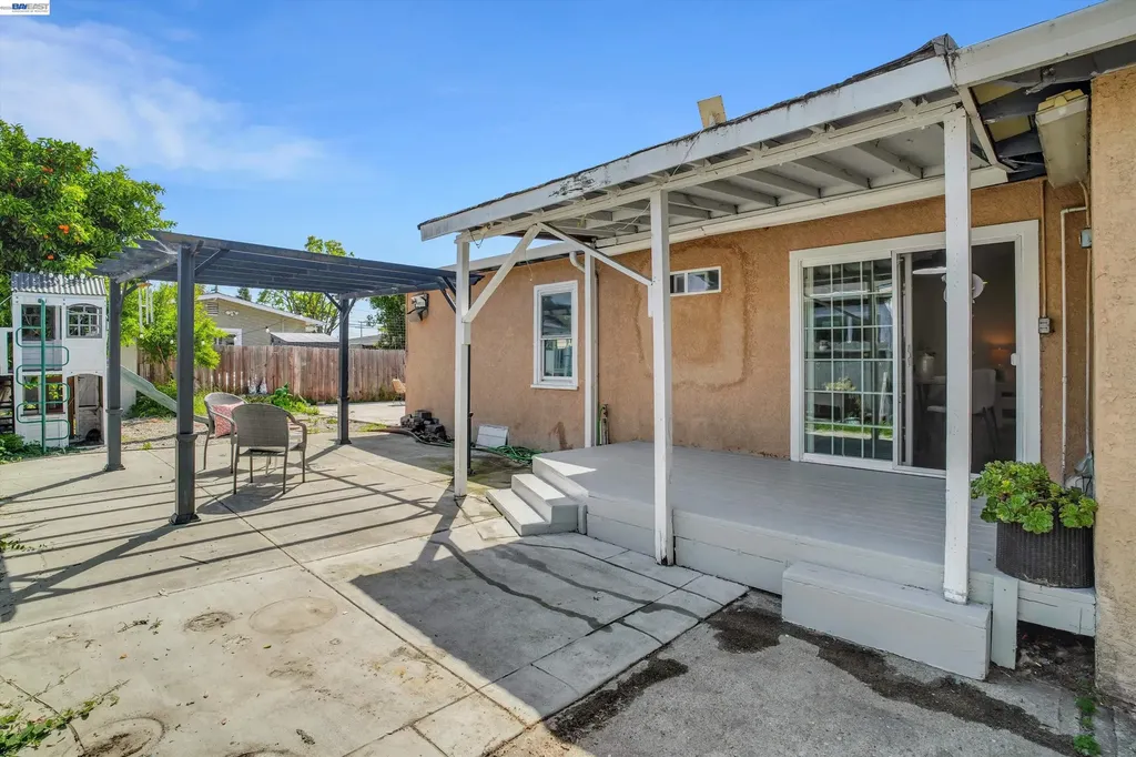 26338 Hickory Avenue Hayward CA 94544