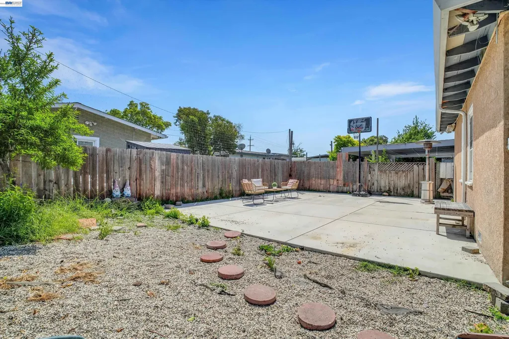 26338 Hickory Avenue Hayward CA 94544