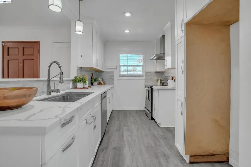 26338 Hickory Avenue Hayward CA 94544