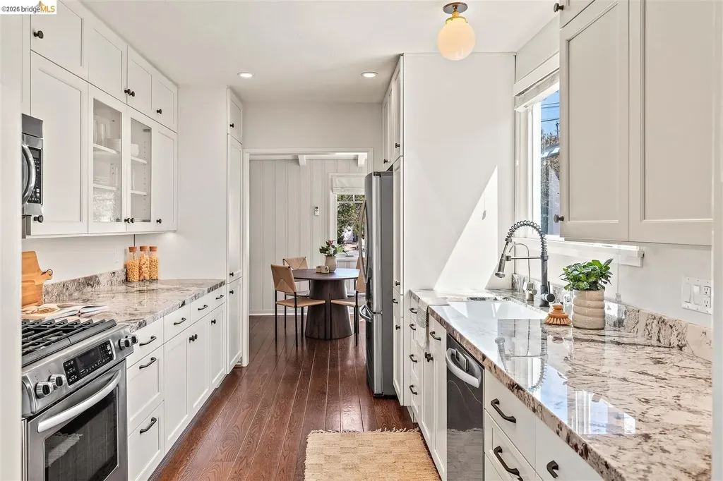 4261 Detroit Oakland CA 94619