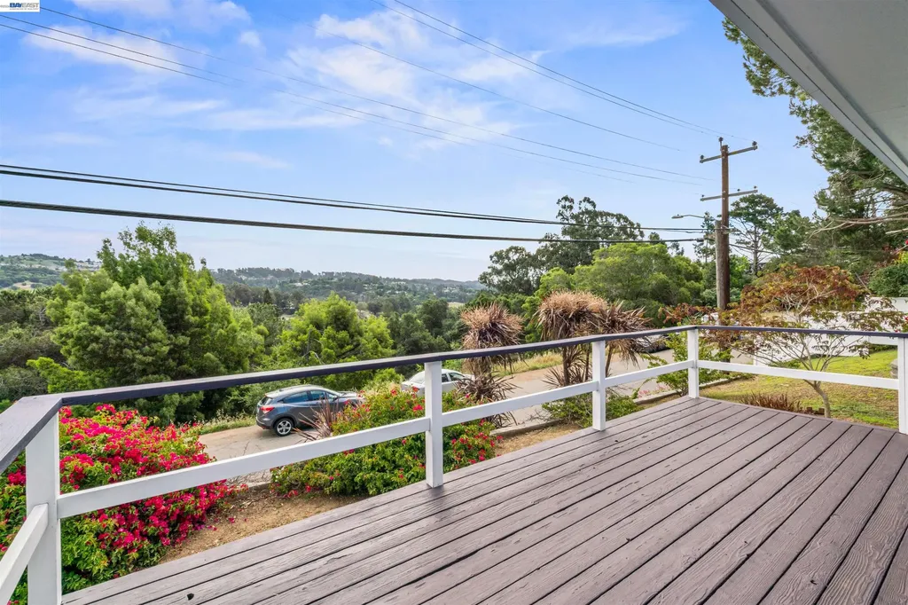 8019 Sterling Drive Oakland CA 94605